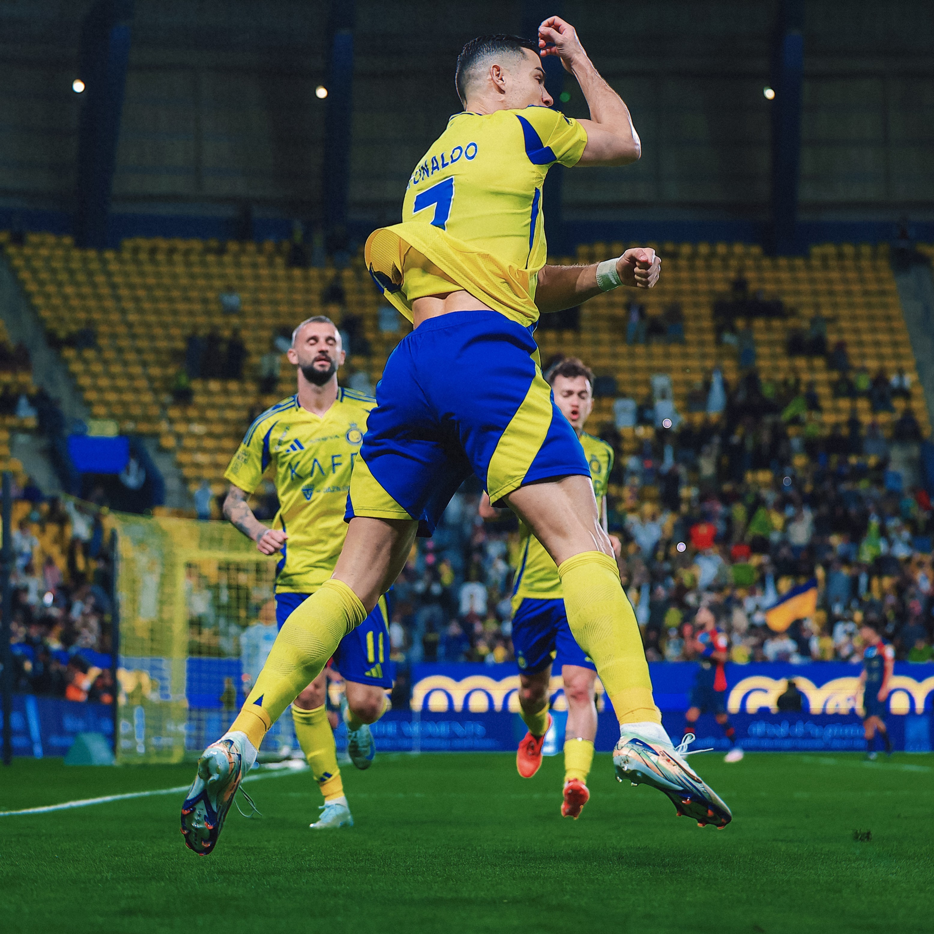 C罗迎来二十赛季出色发挥，DWG观众热烈欢呼！的简单介绍