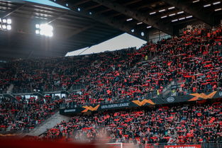 加拿大队不断突破！穆古鲁扎连续三场比赛得分爆冷，观众掌声雷动